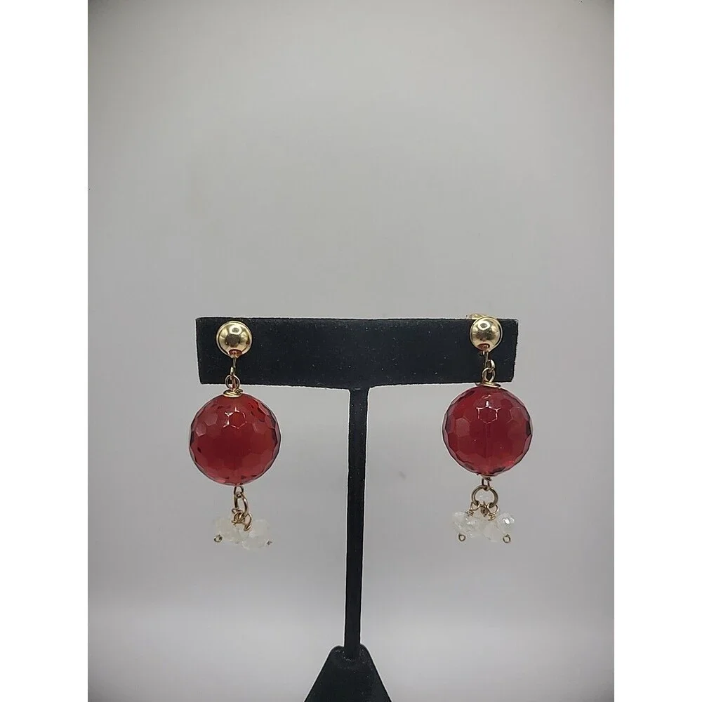 Vintage Earrings Clip On Drop Dangle Red‎ Bead White Beads Jewelry Costume